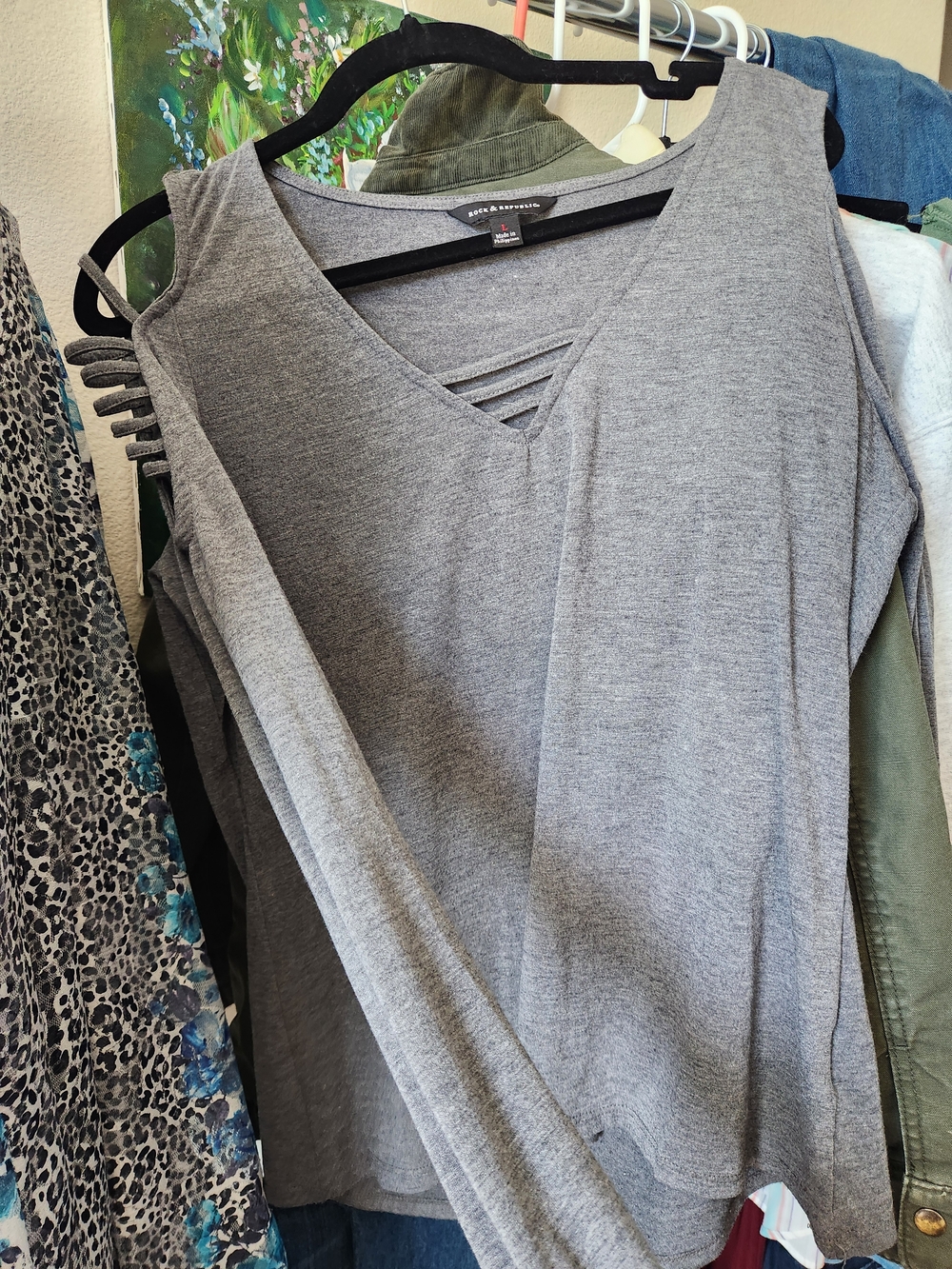 Rock Republic Heather Gray V-Neck Long Sleeve Top with Ladder Straps